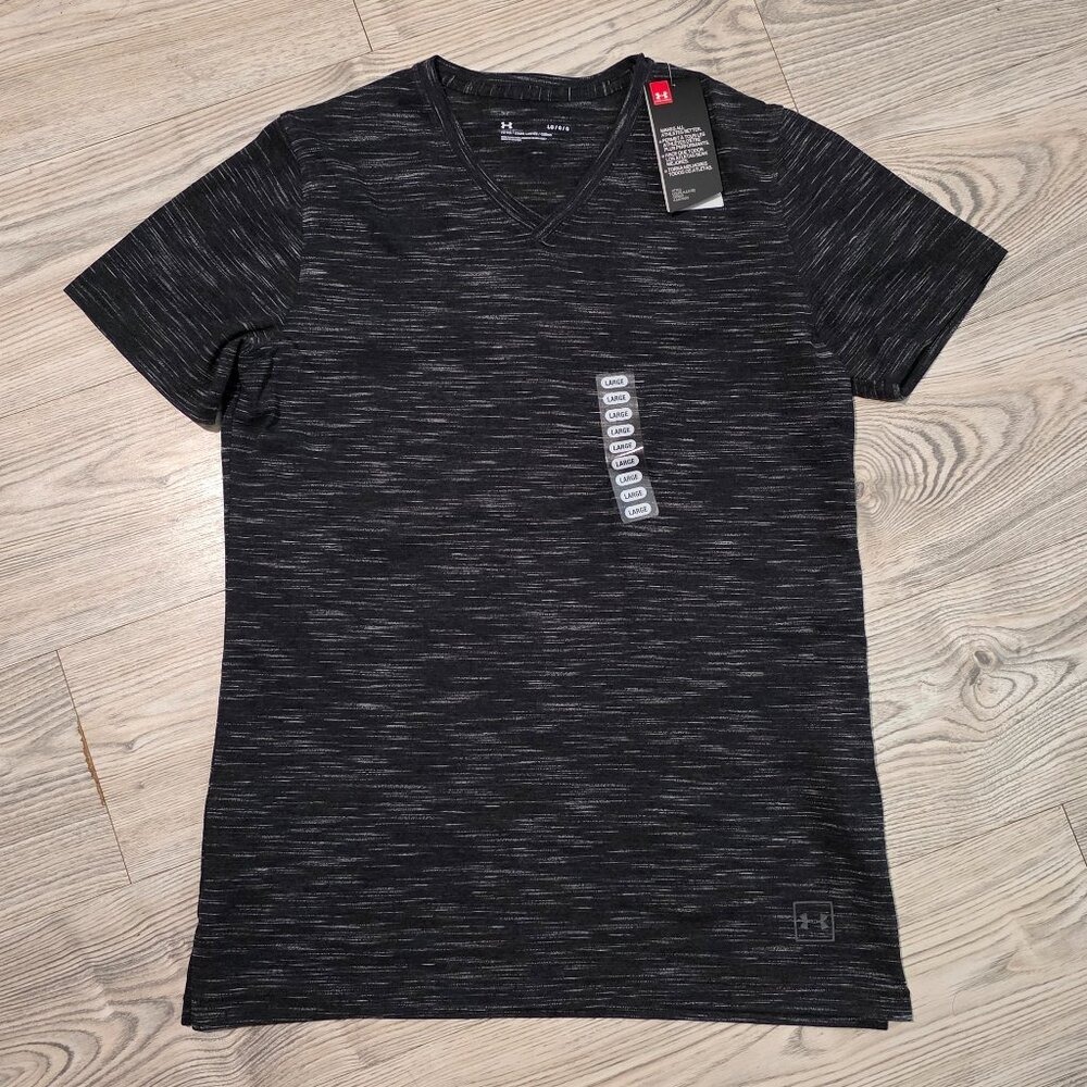 Men's Under Armour V-Neck Heatgear T-Shirt NWT Fitted -Size Large